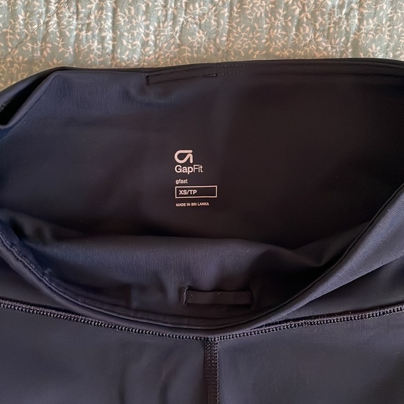 Gap Fit Navy Capri Leggings - Picture 3 of 8